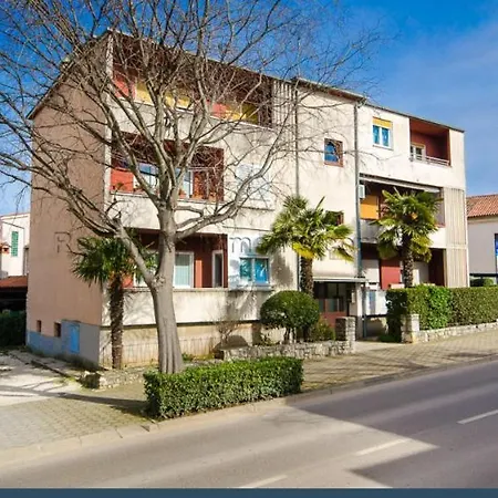 Bajo Apartment *